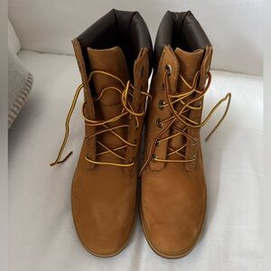 NWOT, Tmberland heeled boots